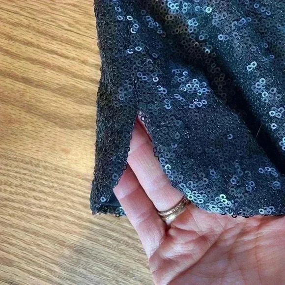Black Sequin Halogen Mini Skirt Size 4P - Picture 4 of 7